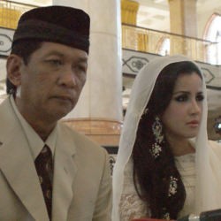 Kalung Berlian Jadi Mas Kawin Pernikahan Andi Soraya