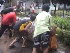 Pohon dan Tiang Listrik di Kediri Roboh Diterjang Puting Beliung