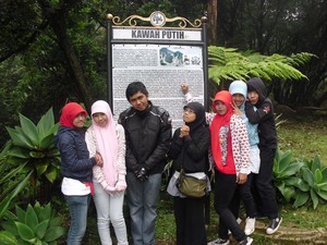 Kedinginan di Kawah Putih Ciwidey