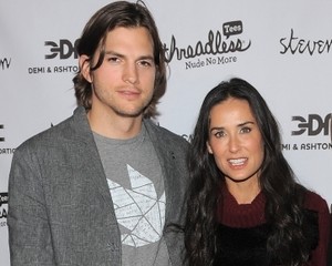 Perjalanan Pernikahan Demi Moore & Ashton Kutcher di Twitter
