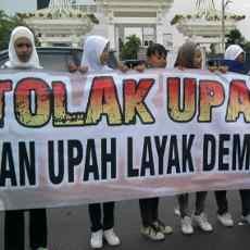 Giliran Kantor Gubernur Didemo Buruh