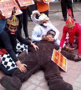 Orang Utan dan Anoman Serbu Kedubes Malaysia