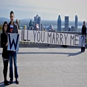  Romantis! Pria Ini Susun Pecahan Huruf Selama 6 Tahun untuk Melamar Gadis