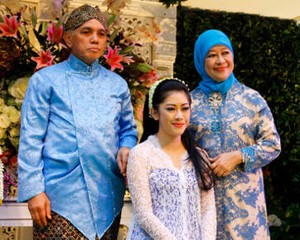 Nuansa Serba Biru di Siraman Aliya Rajasa