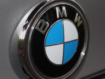 Amankah Mencampur Premium dan Pertamax di BMW?