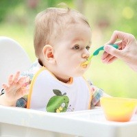 Cegah Bengek, Beri Bayi Makan Ikan Sebelum Usia 9 Bulan