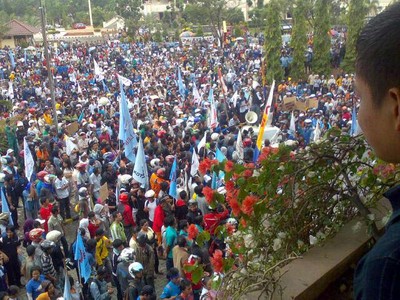 Buruh di Batam Tuntut Kenaikan Gaji