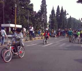 Tim Kemenhub Puji Car Free Day Tiga Titik di Kota Bandung
