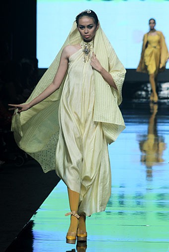 Tuty Cholid Colors Are Presenting my Passion and Imagination. Jakarta Fashion Week 2012 at Pacific Place Ground Floor. Jakarta. [Foto: Mohammad Abduh/Wolipop]