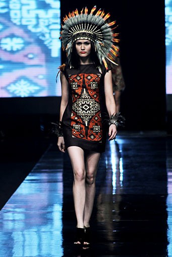 Ghea Panggabean The richness of the nature is the colors of my life Jakarta Fashion Week 2012 at Pacific Place Ground Floor. Jakarta. [Foto: Mohammad Abduh/Wolipop]