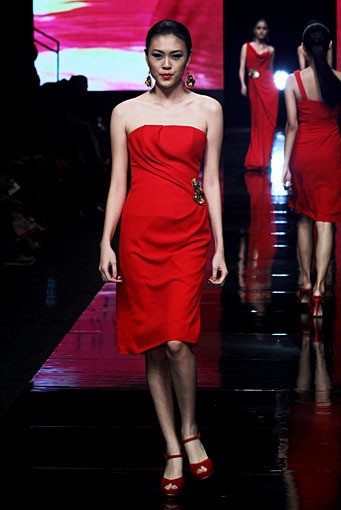 Liliana Lim Colors Can Paint the World Withemotions That Make Life Beauty. Jakarta Fashion Week 2012 at Pacific Place Ground Floor. Jakarta. [Foto: Mohammad Abduh/Wolipop]