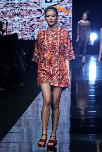 Ghea Panggabean The richness of the nature is the colors of my life Jakarta Fashion Week 2012 at Pacific Place Ground Floor. Jakarta. [Foto: Mohammad Abduh/Wolipop]