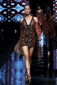 Ghea Panggabean The richness of the nature is the colors of my life Jakarta Fashion Week 2012 at Pacific Place Ground Floor. Jakarta. [Foto: Mohammad Abduh/Wolipop]