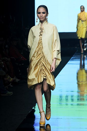 Tuty Cholid Colors Are Presenting my Passion and Imagination. Jakarta Fashion Week 2012 at Pacific Place Ground Floor. Jakarta. [Foto: Mohammad Abduh/Wolipop]