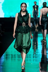 Era Soekamto The Journey of Life Has Been Coloring me and Colors Had Inspired my Life. Jakarta Fashion Week 2012 at Pacific Place Ground Floor. Jakarta. [Foto: Mohammad Abduh/Wolipop]