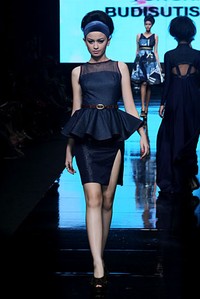 Yongki Budisutrisna Colors Have Been Indulging my Senses by Become my Light of Sources, Inspirations and Sensations. Jakarta Fashion Week 2012 at Pacific Place Ground Floor. Jakarta.[Foto: Mohammad Abduh/Wolipop]