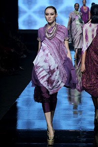 Carmanita In colors, I create !. Jakarta Fashion Week 2012 at Pacific Place Ground Floor. Jakarta. [Foto: Mohammad Abduh/Wolipop]