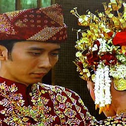 Prosesi Munggah, Ibas-Aliya Disuapi Ibunda