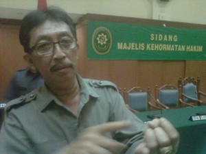 Ini Bunyi SMS Hakim Cabul Minta Tiket Pesawat Gratisan 