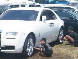 Cuci Ban Rolls Royce Milik Tamu Ibas-Aliya, Bocah Dapat Rp 50 Ribu