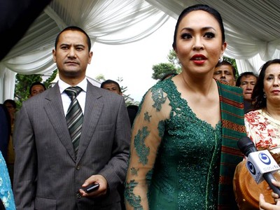 Angie & Muji Hadiri Pernikahan Ibas
