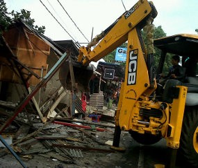 Bangunan Liar Dibongkar, Seorang Pemilik Tertipu Rp 50 Juta