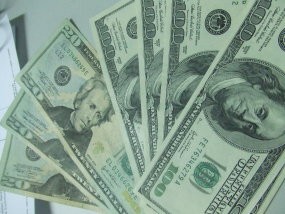 Dolar Perkasa Hingga Rp 9.200