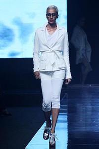 Tri Handoko Life without colors would be as plain as a canvas without painting. Jakarta Fashion Week 2012 at Pacific Place Ground Floor. Jakarta. [Foto: Mohammad Abduh/Wolipop]