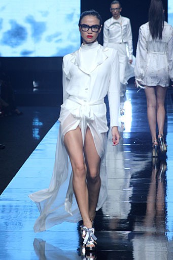 Tri Handoko Life without colors would be as plain as a canvas without painting. Jakarta Fashion Week 2012 at Pacific Place Ground Floor. Jakarta. [Foto: Mohammad Abduh/Wolipop]