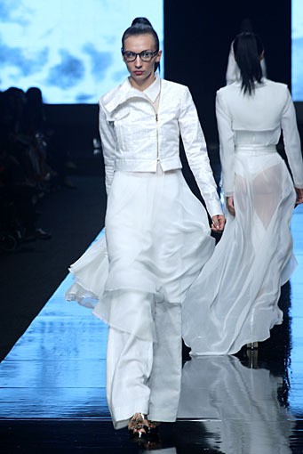 Tri Handoko Life without colors would be as plain as a canvas without painting. Jakarta Fashion Week 2012 at Pacific Place Ground Floor. Jakarta. [Foto: Mohammad Abduh/Wolipop]