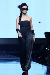 Dimas Beck & Melly Goeslow Metaphoric Black. Jakarta Fashion Week 2012 at Pacific Place Ground Floor. Jakarta. [Foto: Mohammad Abduh/Wolipop]