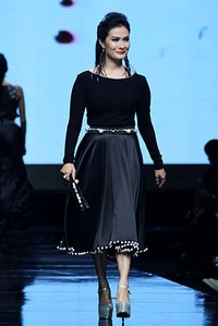 Dimas Beck & Melly Goeslow Metaphoric Black. Jakarta Fashion Week 2012 at Pacific Place Ground Floor. Jakarta. [Foto: Mohammad Abduh/Wolipop]