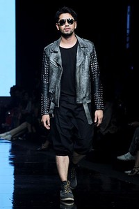 Dimas Beck & Melly Goeslow Metaphoric Black. Jakarta Fashion Week 2012 at Pacific Place Ground Floor. Jakarta. [Foto: Mohammad Abduh/Wolipop]