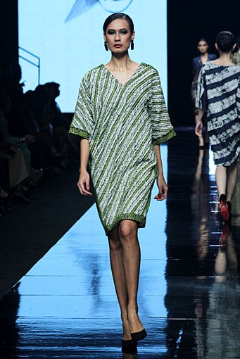 Oscar Lawalata The Culture Incarnation. Jakarta Fashion Week 2012 at Pacific Place Ground Floor. Jakarta. [Foto: Mohammad Abduh/Wolipop]