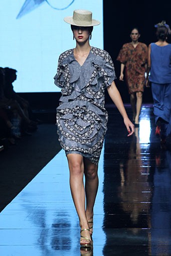 Oscar Lawalata The Culture Incarnation. Jakarta Fashion Week 2012 at Pacific Place Ground Floor. Jakarta. [Foto: Mohammad Abduh/Wolipop]