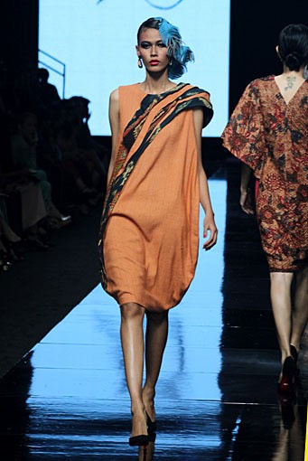 Oscar Lawalata The Culture Incarnation. Jakarta Fashion Week 2012 at Pacific Place Ground Floor. Jakarta. [Foto: Mohammad Abduh/Wolipop]