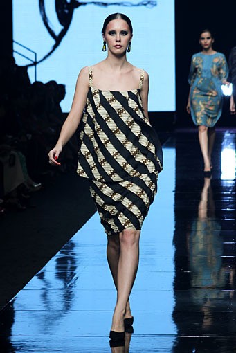 Oscar Lawalata The Culture Incarnation. Jakarta Fashion Week 2012 at Pacific Place Ground Floor. Jakarta. [Foto: Mohammad Abduh/Wolipop]