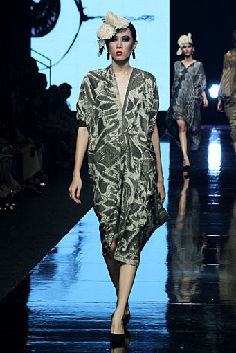 Oscar Lawalata The Culture Incarnation. Jakarta Fashion Week 2012 at Pacific Place Ground Floor. Jakarta. [Foto: Mohammad Abduh/Wolipop]