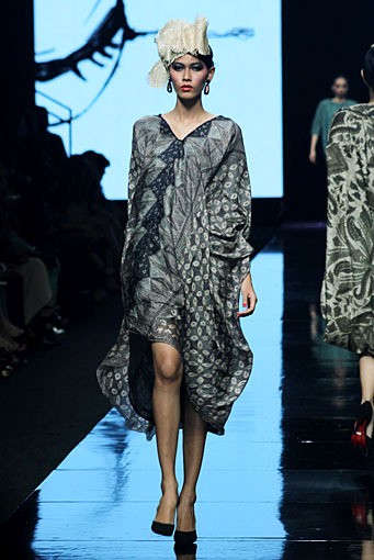 Oscar Lawalata The Culture Incarnation. Jakarta Fashion Week 2012 at Pacific Place Ground Floor. Jakarta. [Foto: Mohammad Abduh/Wolipop]