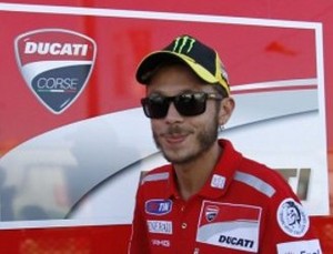 Valentino Rossi Tes Mobil Reli