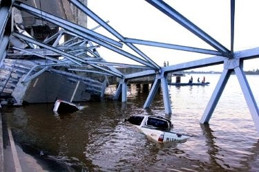 Balita Korban Jembatan Runtuh Alami Patah Tulang