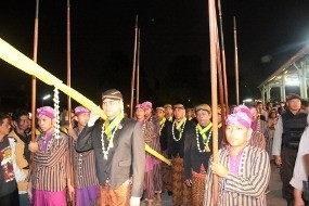 Kerbau Bule Ngadat, Kirab Pusaka Kraton Surakarta Molor