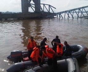 Tim SAR Dilarang Dekati Tiang Pilar Jembatan Kukar yang Miring