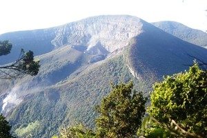 10 Hal yang Perlu & Jangan Dilakukan Saat Naik Gunung