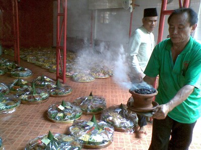 Tempat Ibadah Tridarma Adakan Sedekah Bumi