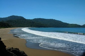 3 Keindahan Sekaligus di Pantai Pancer