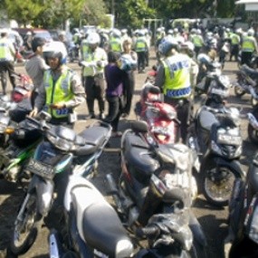 Helm non SNI dan Angkot Berkaca Gelap Jadi Target Operasi Zebra