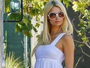 Paris Hilton Beli Ferrari California Spider Saat Black Friday