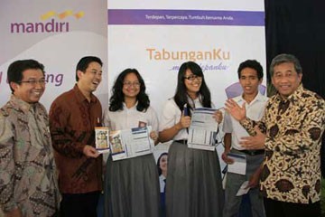 Bank Mandiri Menjalankan Program Mandiri School Banking dari SD hingga SMA