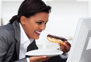 Ngemil Siang Hari Paling Berisiko Gagalkan Program Diet
